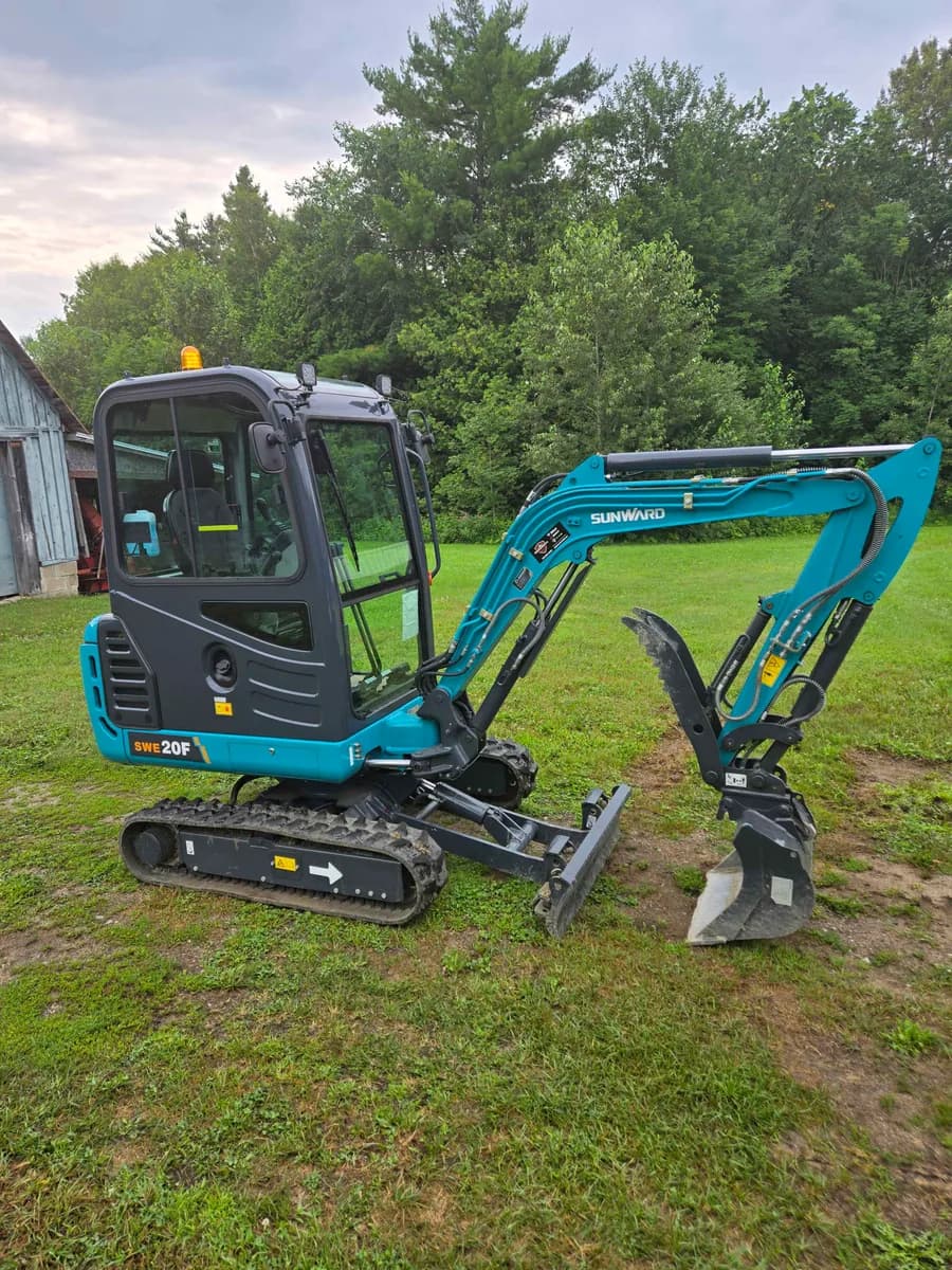 Mini-excavatrice Sunward SWE20F